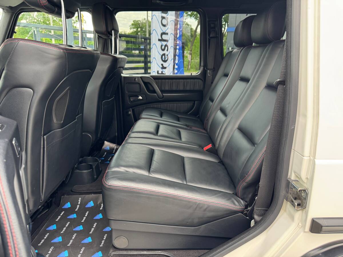 Mercedes-Benz G-Class 2015 - Number Of Seats: 5 