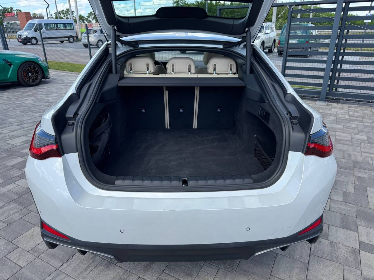 BMW i4 2022 - фреш авто