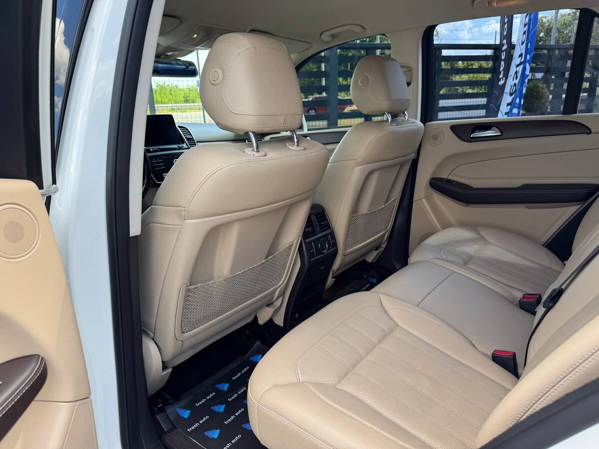 Mercedes-Benz GLE-Class 2018 - Number Of Seats: 5 