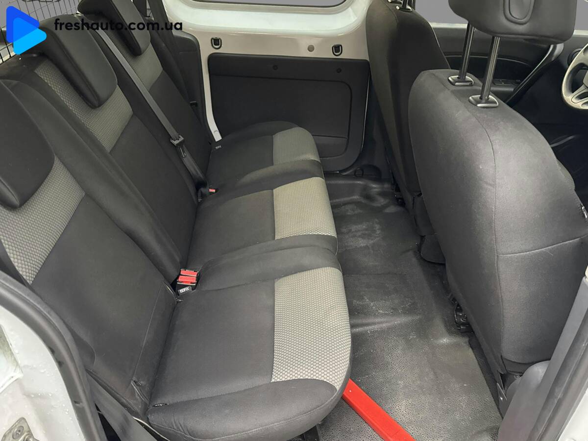 Renault Kangoo 2021 - Кількість місць: 5 