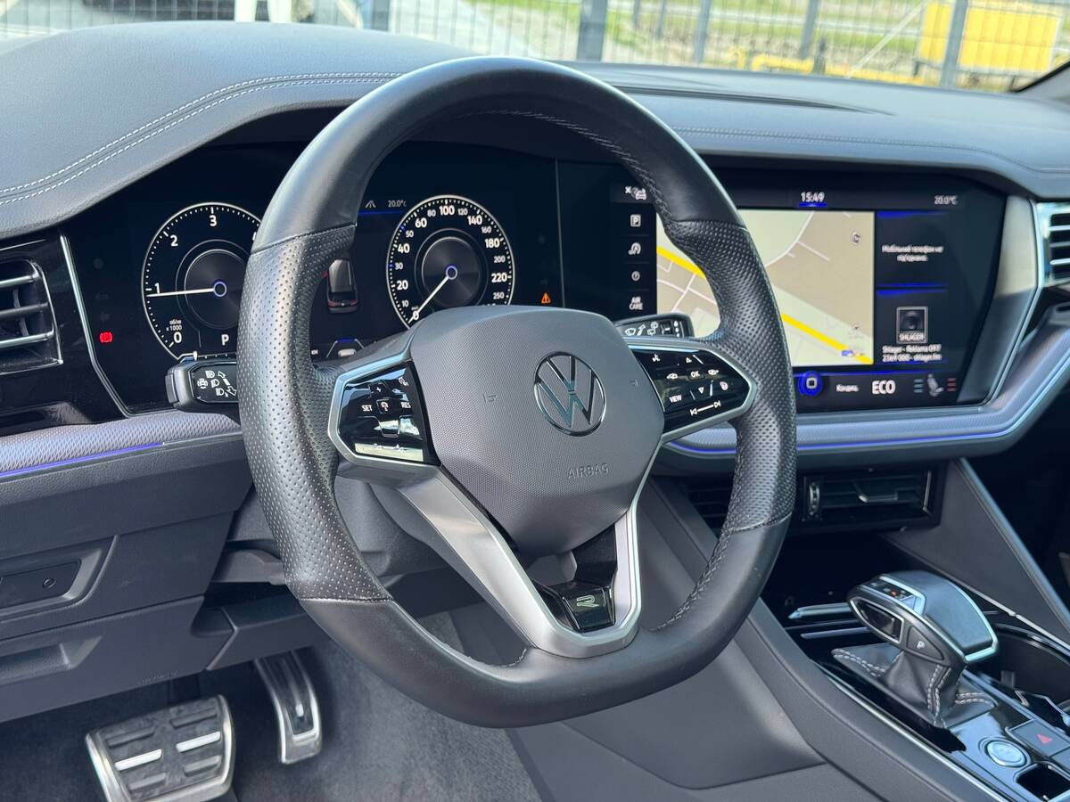 Volkswagen Touareg 2022 - freshauto