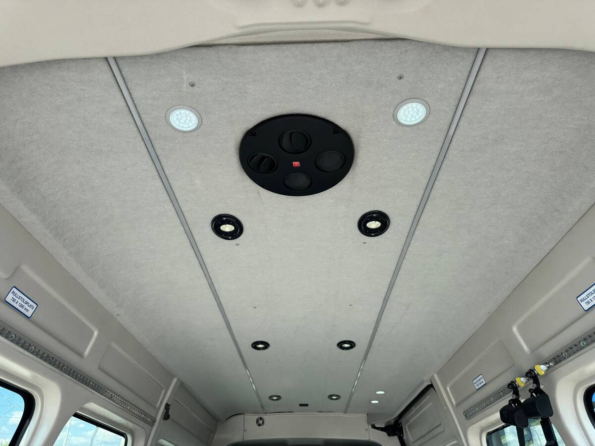 Nissan NV400 2015 - Complectation: Passenger 