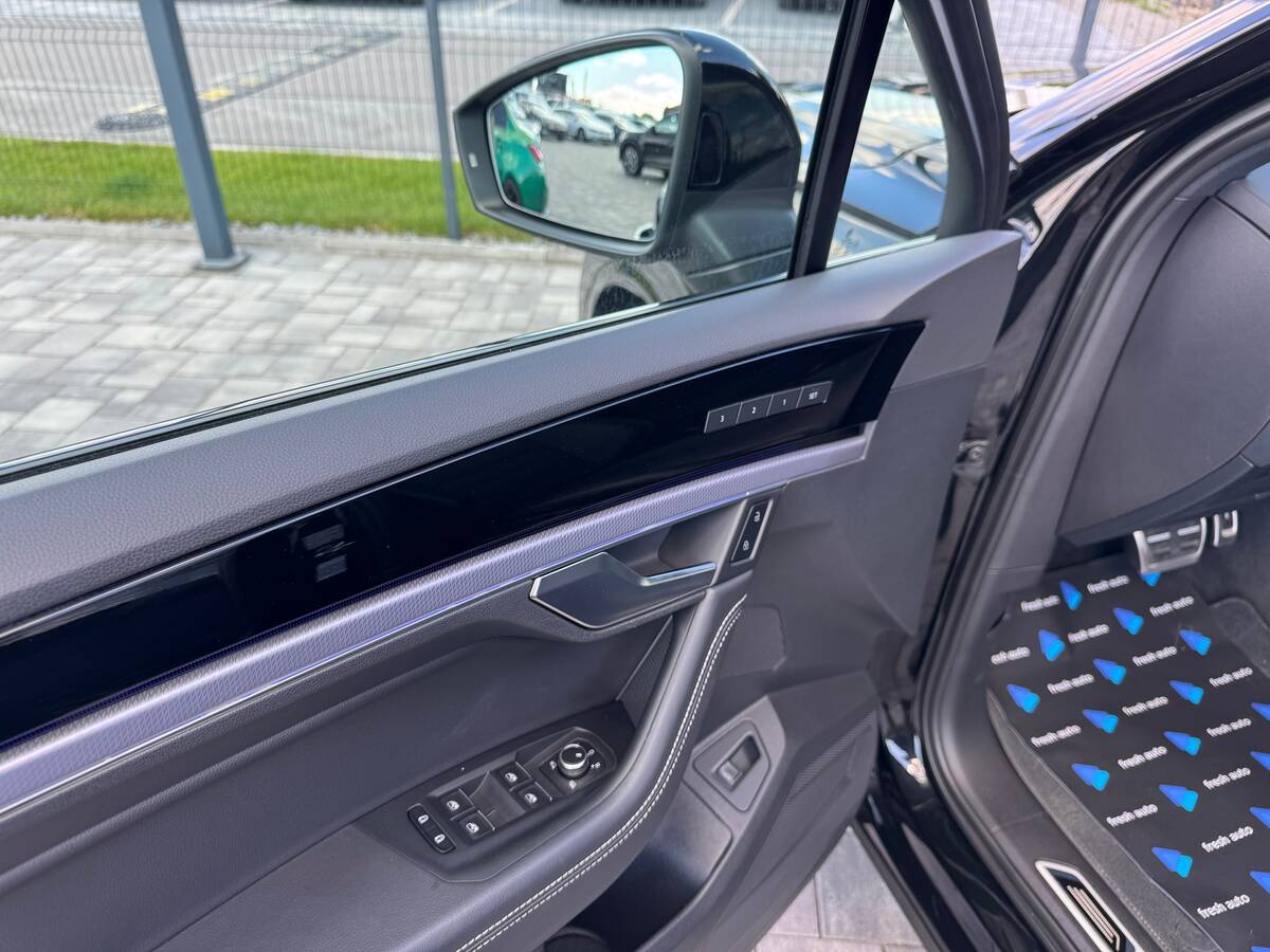 Volkswagen Touareg 2022 - фреш авто