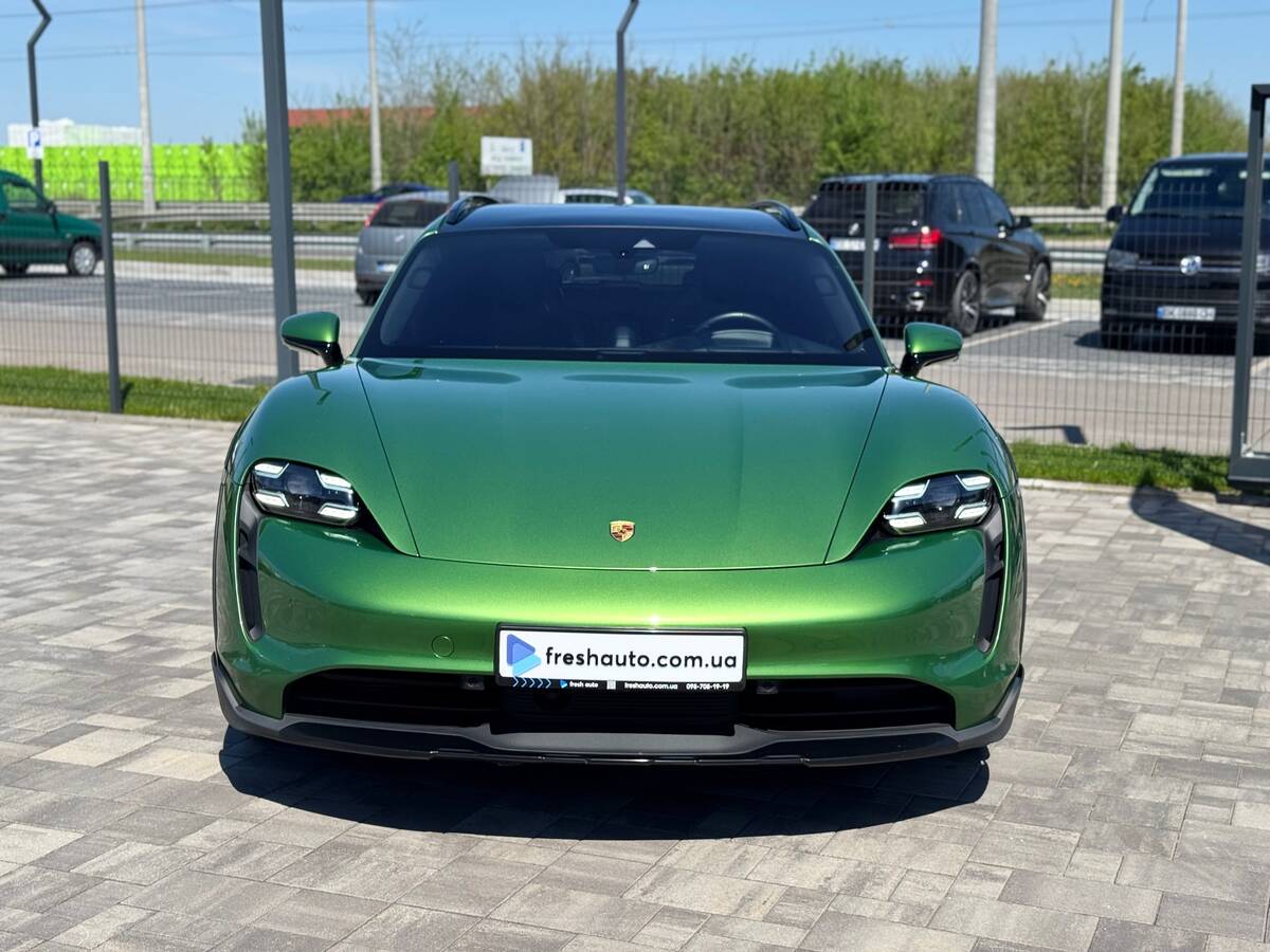 Porsche Taycan 2021 - Запас ходу: 450 км
