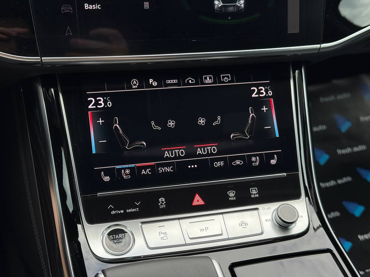 Audi A8 2024 - Кількість місць: 5 