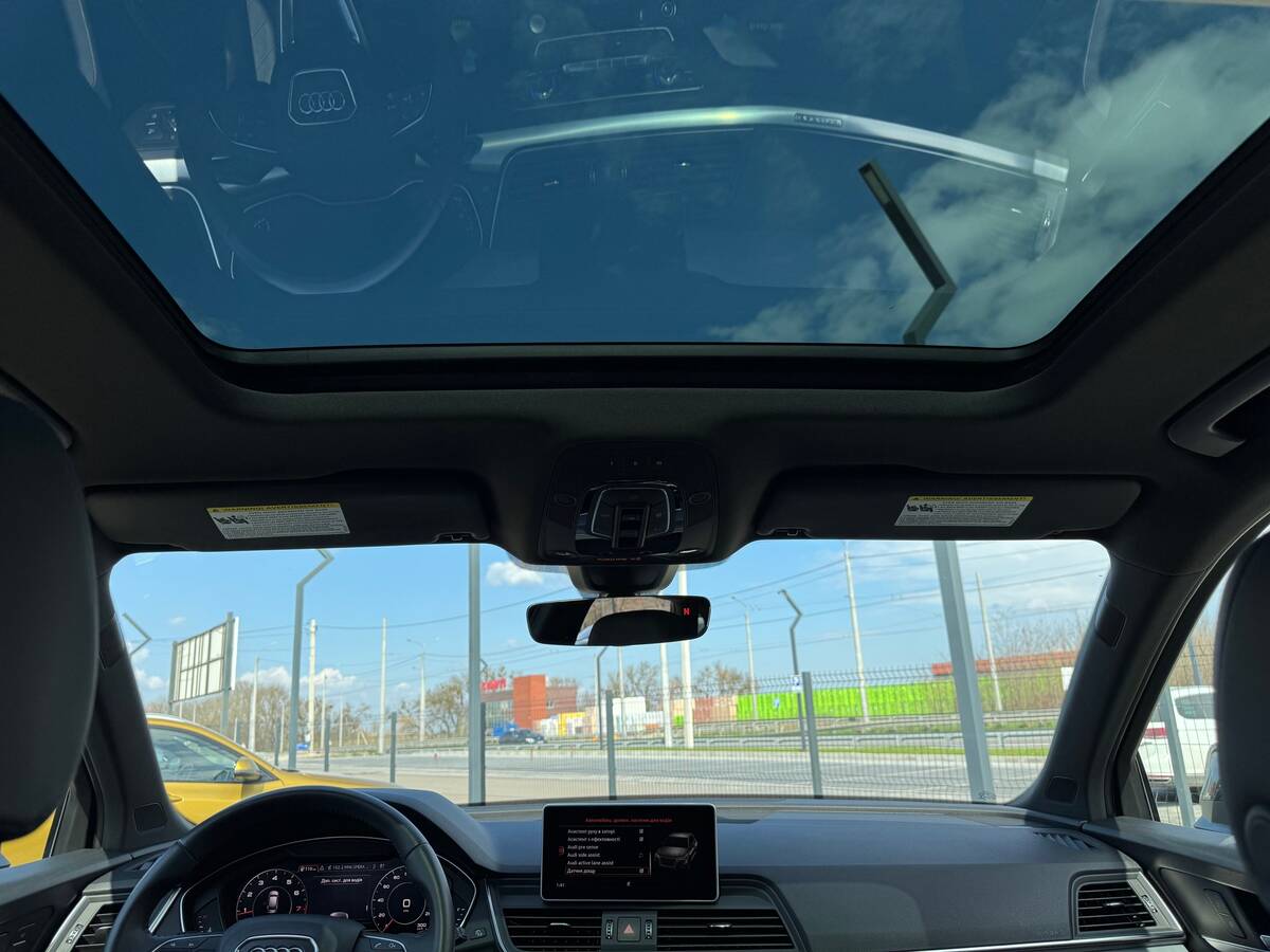 Audi Q5 2020 - Кількість місць: 5 