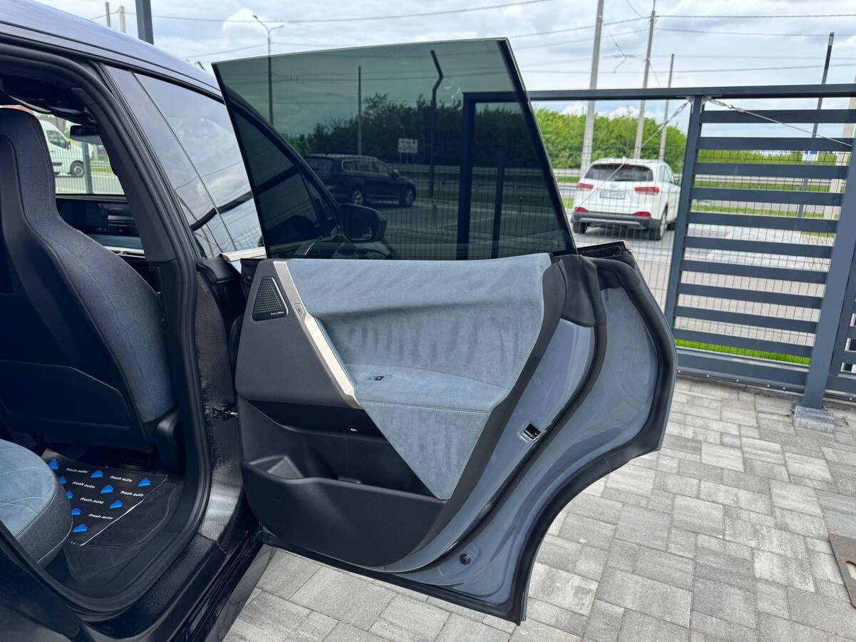 BMW iX 2023 - fresh auto