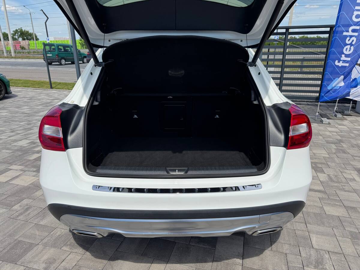Mercedes-Benz GLA-Class 2017 - Number Of Seats: 5 