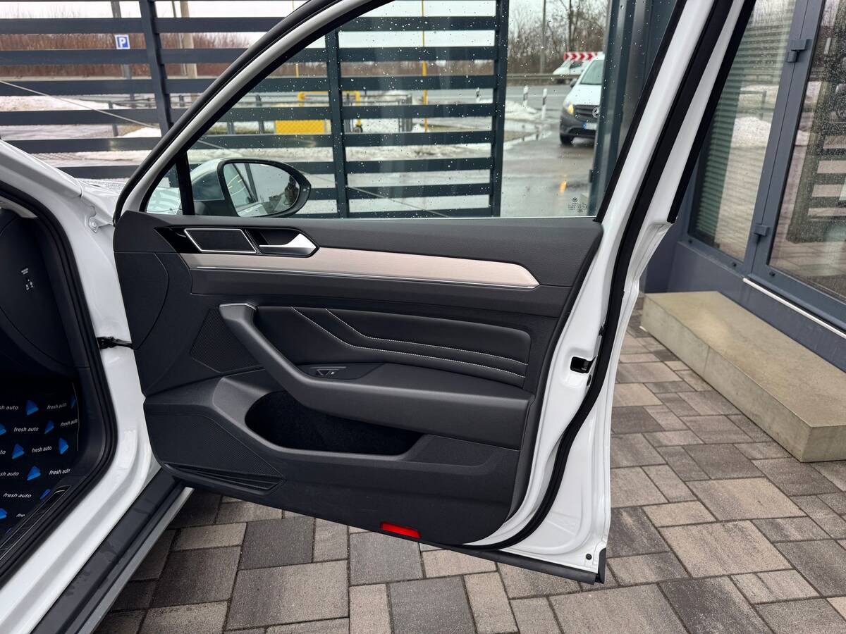 Volkswagen Passat Alltrack 2021 - fresh auto