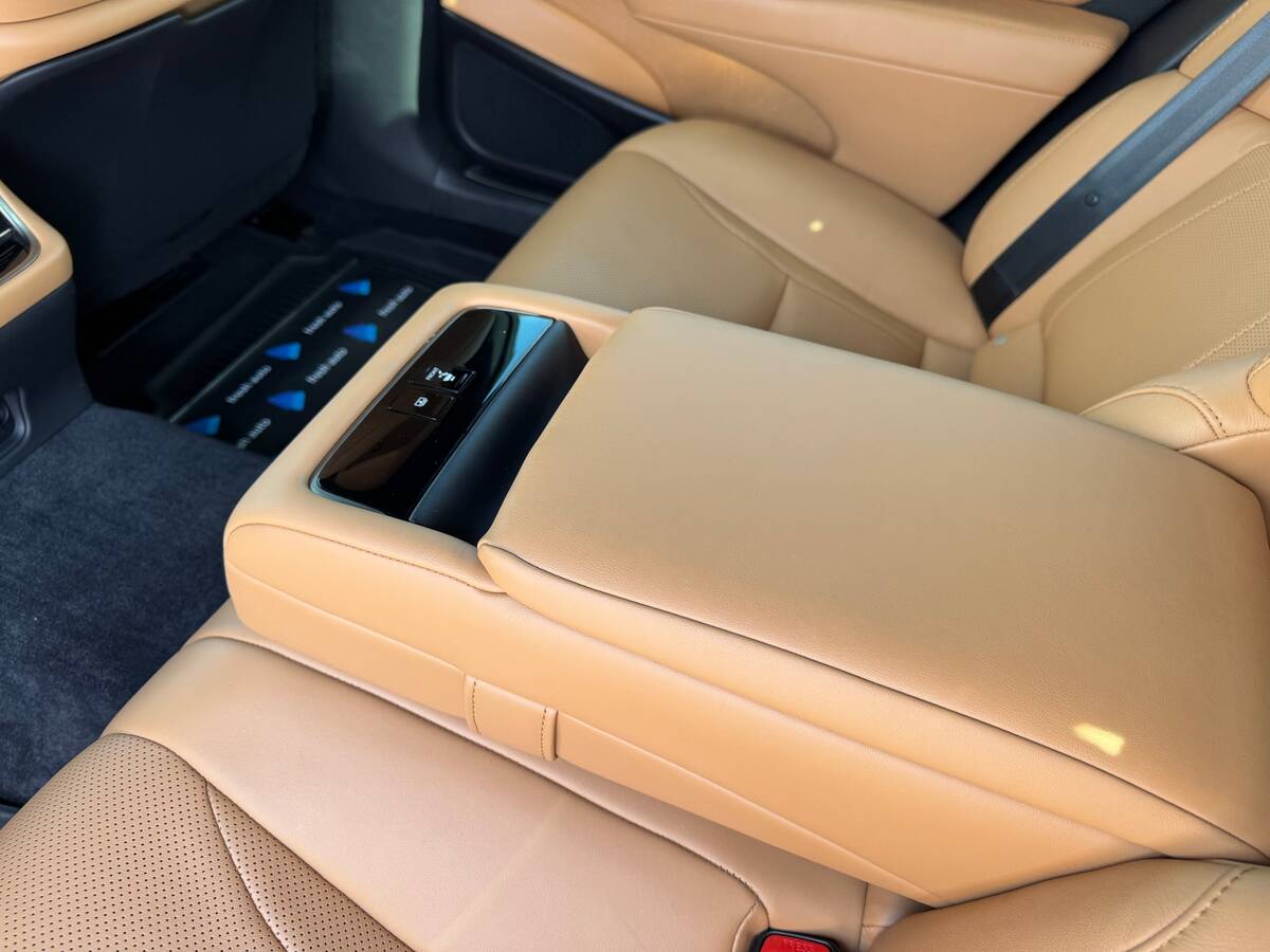 Lexus LS500 2022 - Пробіг: 12 тис. км