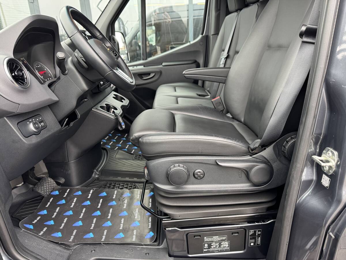 Mercedes-Benz Sprinter 2020 - Кількість місць: 3 