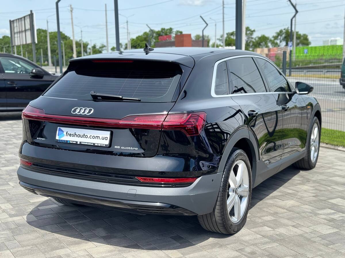 Audi e-tron 2021 - fresh auto