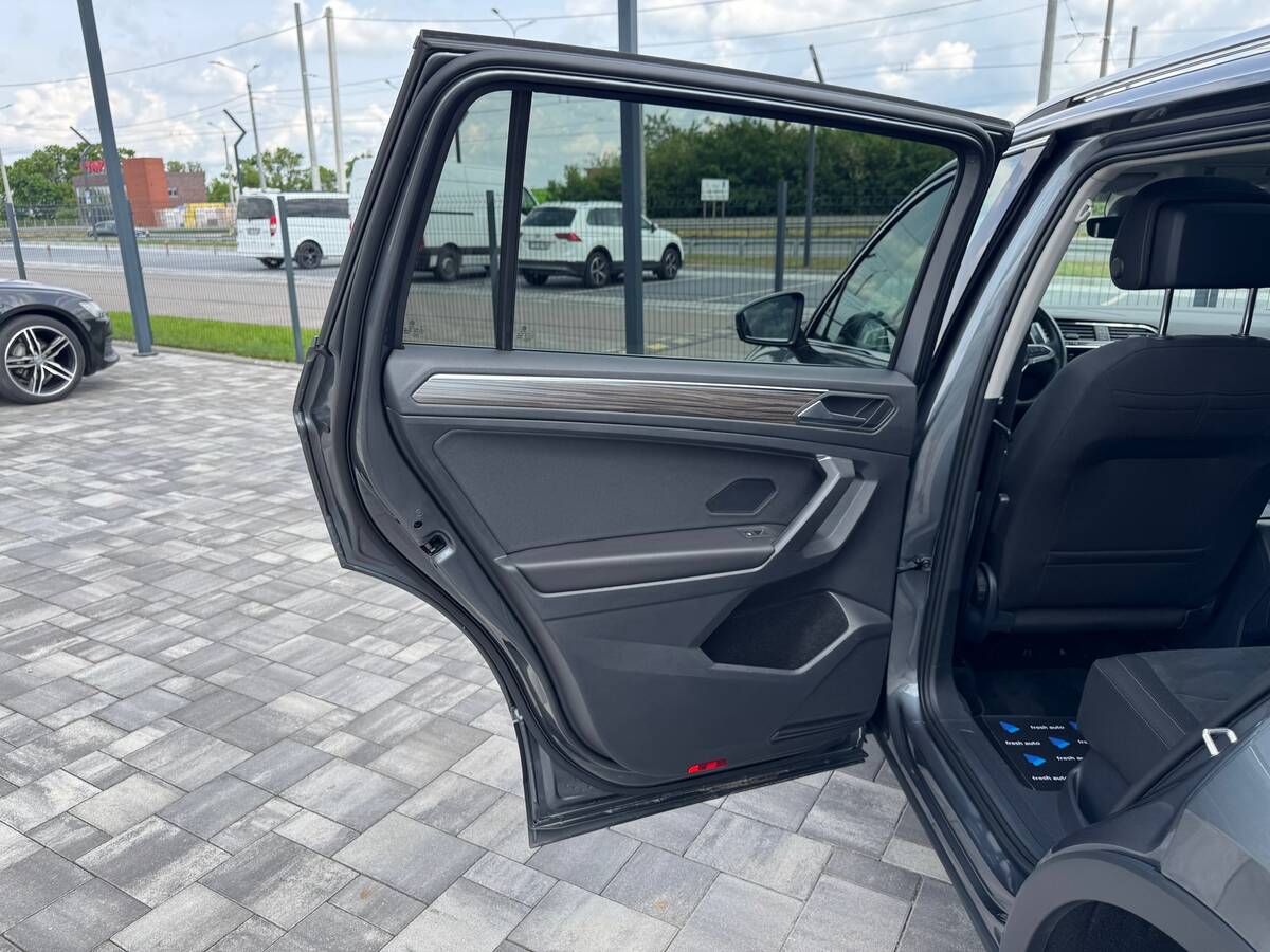 Volkswagen Tiguan Allspace 2022 - Кількість місць: 5 