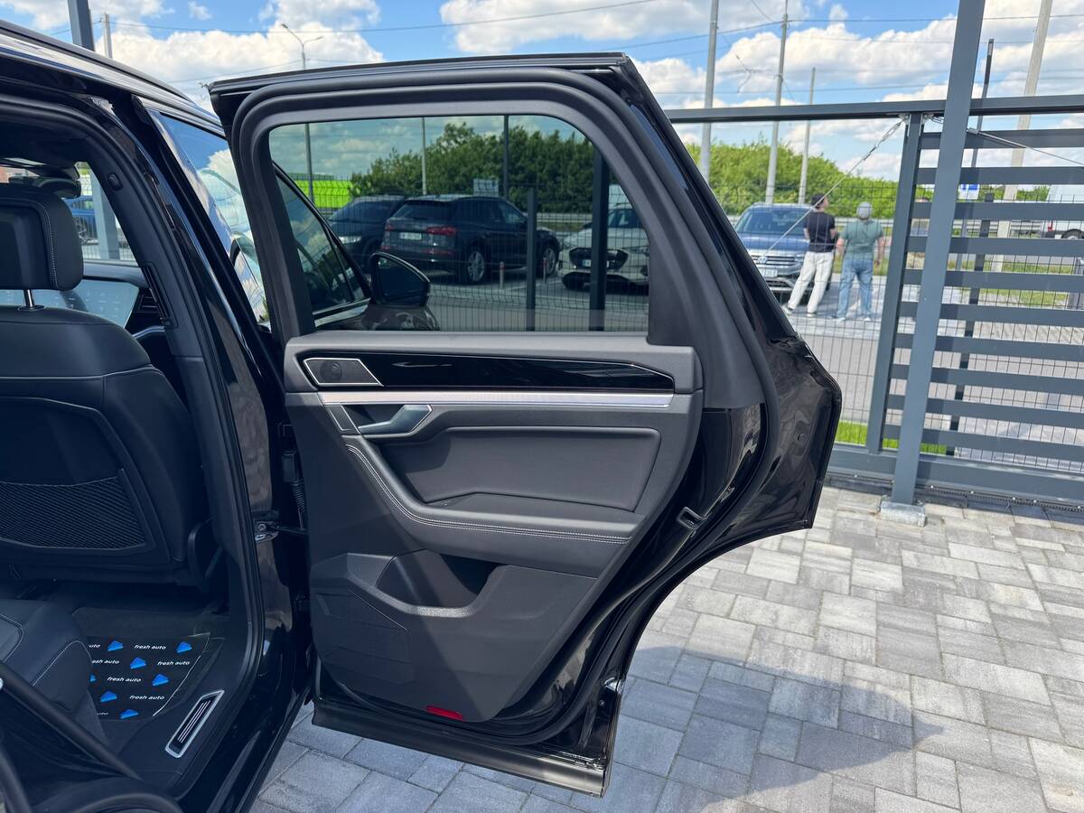 Volkswagen Touareg 2022 - freshauto