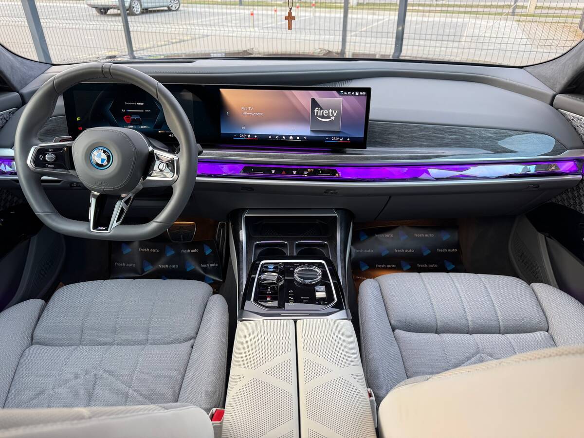 BMW i7 2023 - Комплектація: individual 