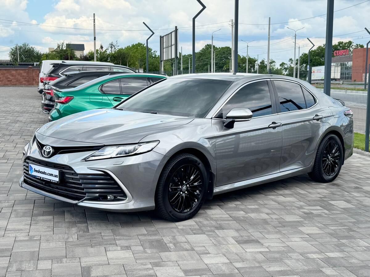 Toyota Camry 2021 - Number Of Seats: 4 
