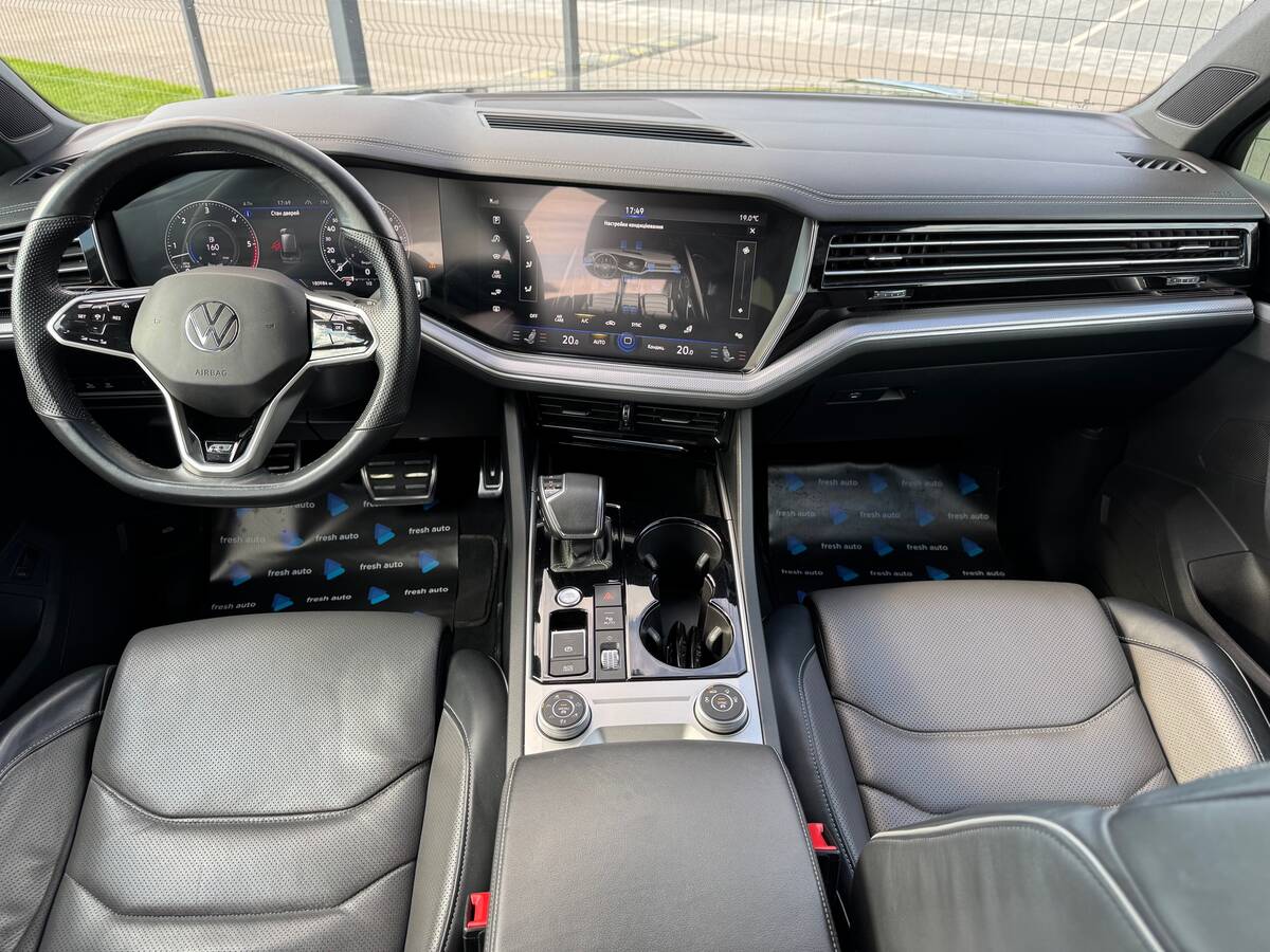 Volkswagen Touareg 2020 - DriveType: All-wheel 