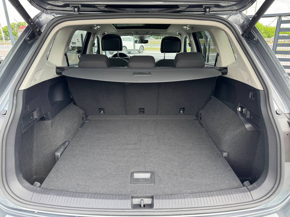 Volkswagen Tiguan Allspace 2022 - фреш авто