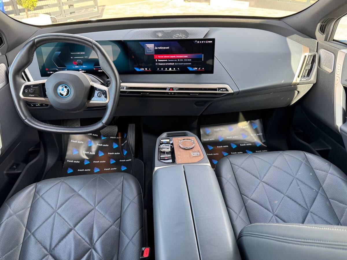 BMW IX M60 2023 - Number Of Seats: 5 