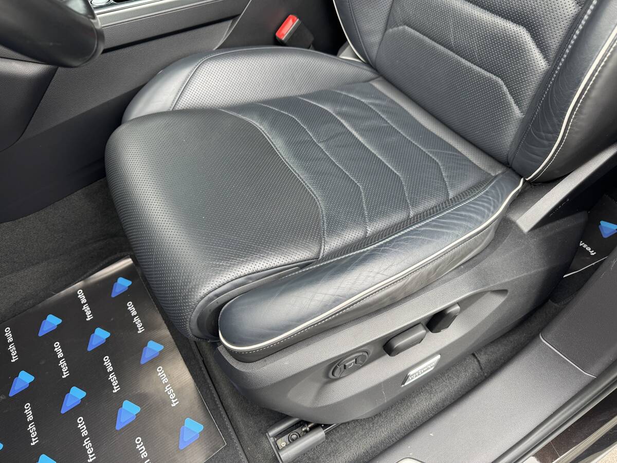 Volkswagen Touareg 2021 - Рік: 2021 