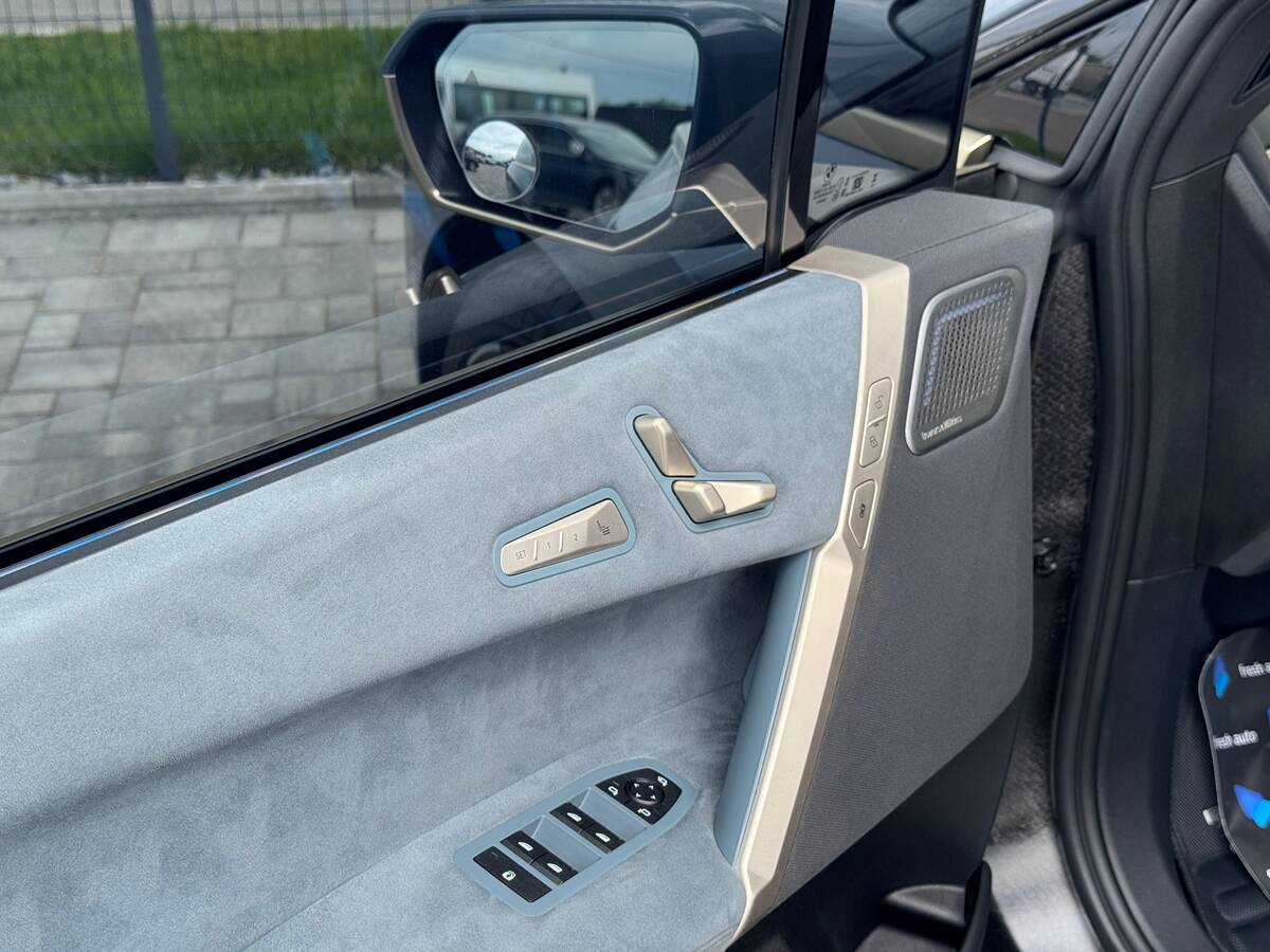 BMW iX 2023 - fresh auto