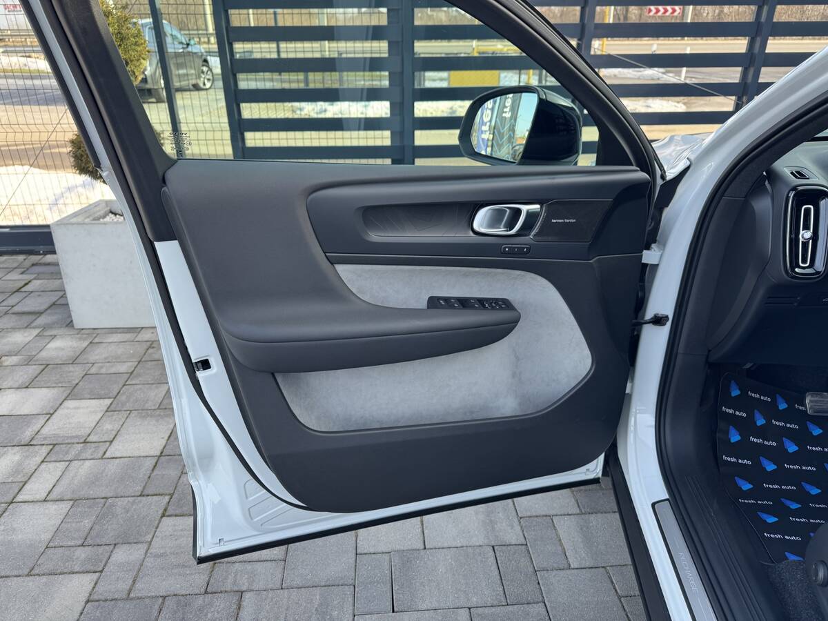 Volvo C40 Recharge 2023 - fresh auto