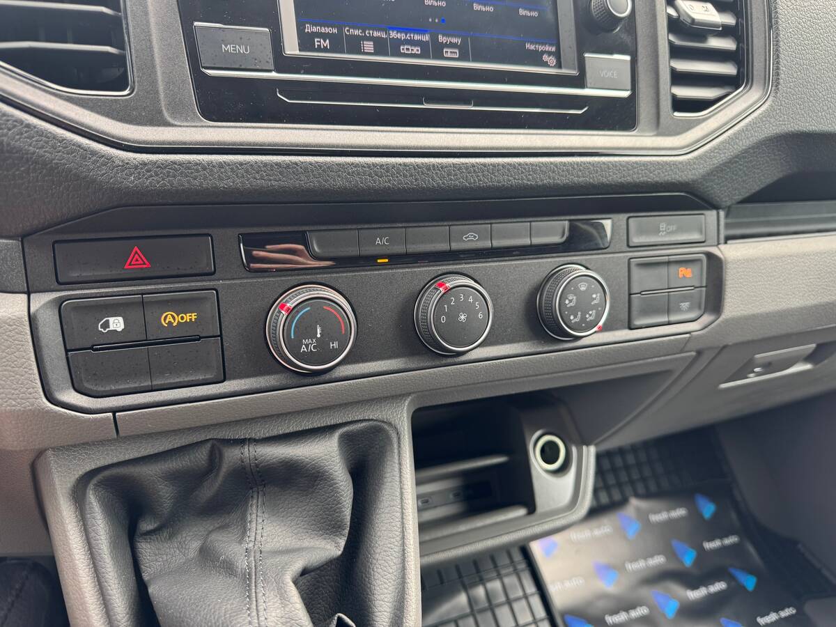 Volkswagen Crafter 2022 - Transmission: Manual 