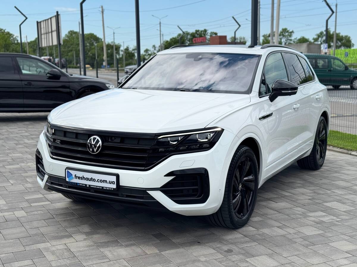 Volkswagen Touareg R 2022 - Complectation: R Line + поворотна вісь + нічне бачення 