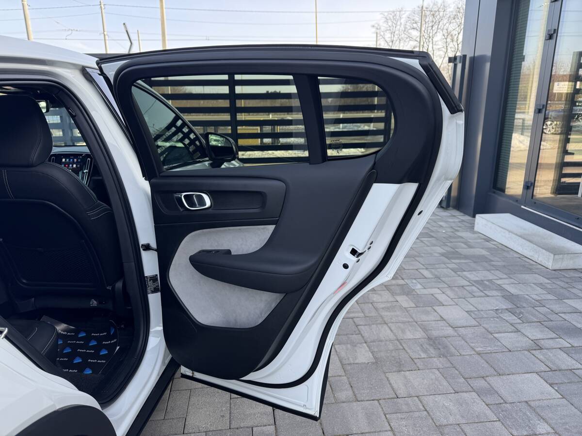 Volvo C40 Recharge 2023 - фреш авто
