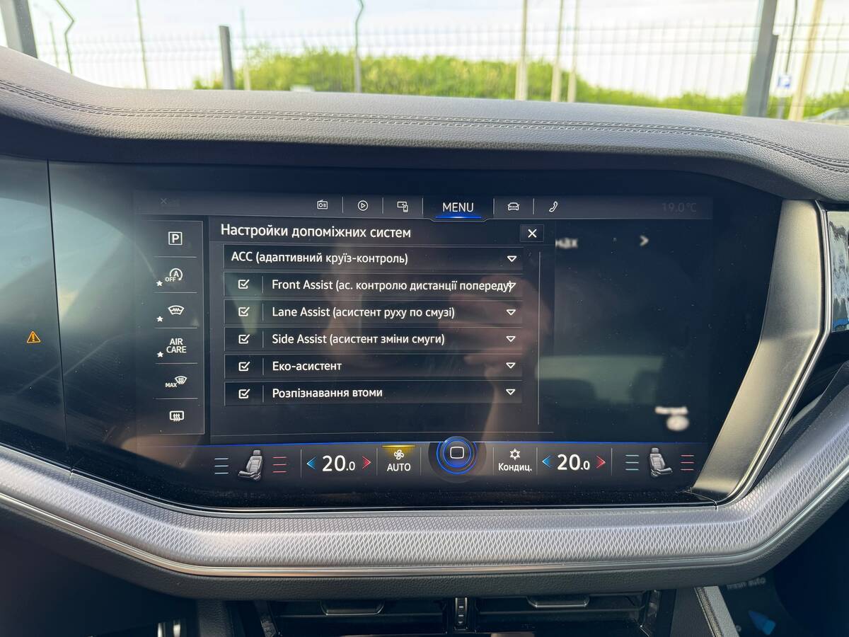 Volkswagen Touareg 2020 - DriveType: All-wheel 