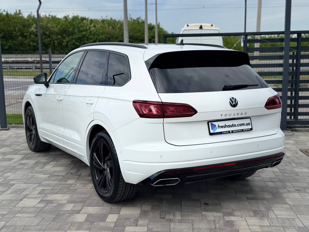 Volkswagen Touareg R 2022 - DriveType: All-wheel 