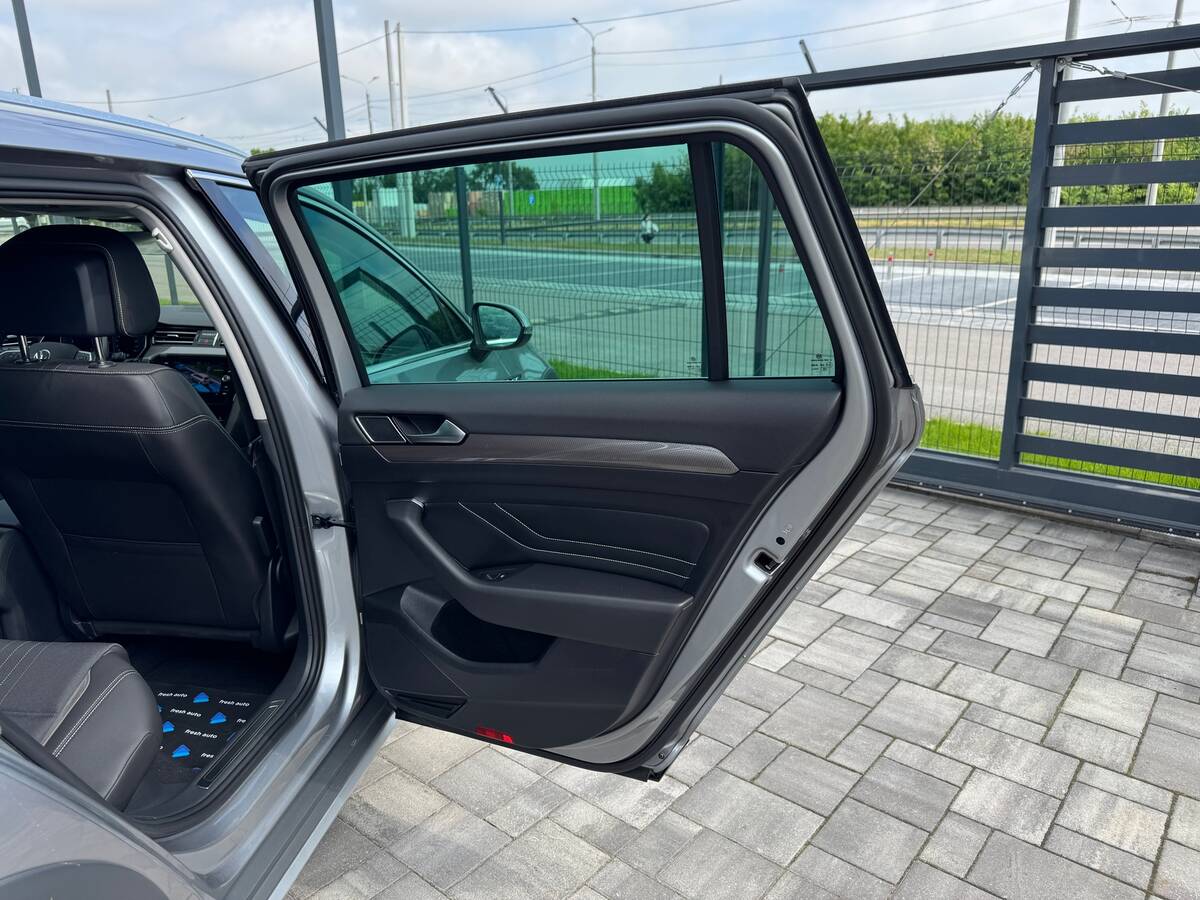 Volkswagen Passat Alltrack 2022 - fresh auto