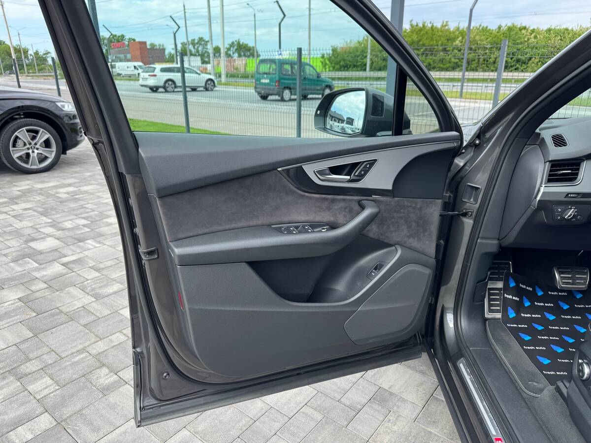 Audi Q7 2018 - fresh auto