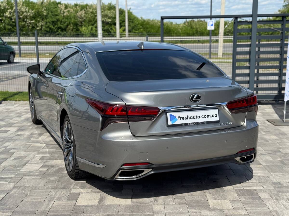 Lexus LS500 2022 - Тип палива: Бензин 