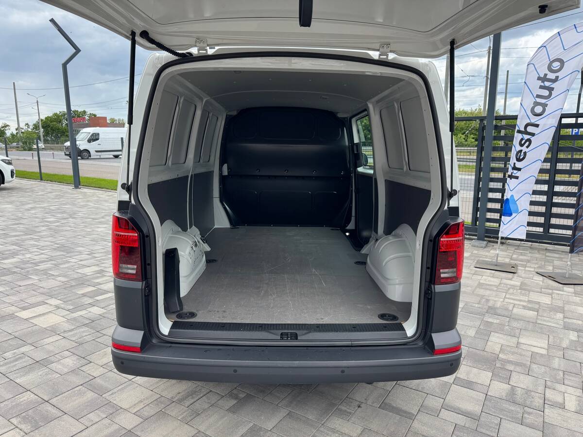 Volkswagen Transporter 2022 - Number Of Seats: 3 