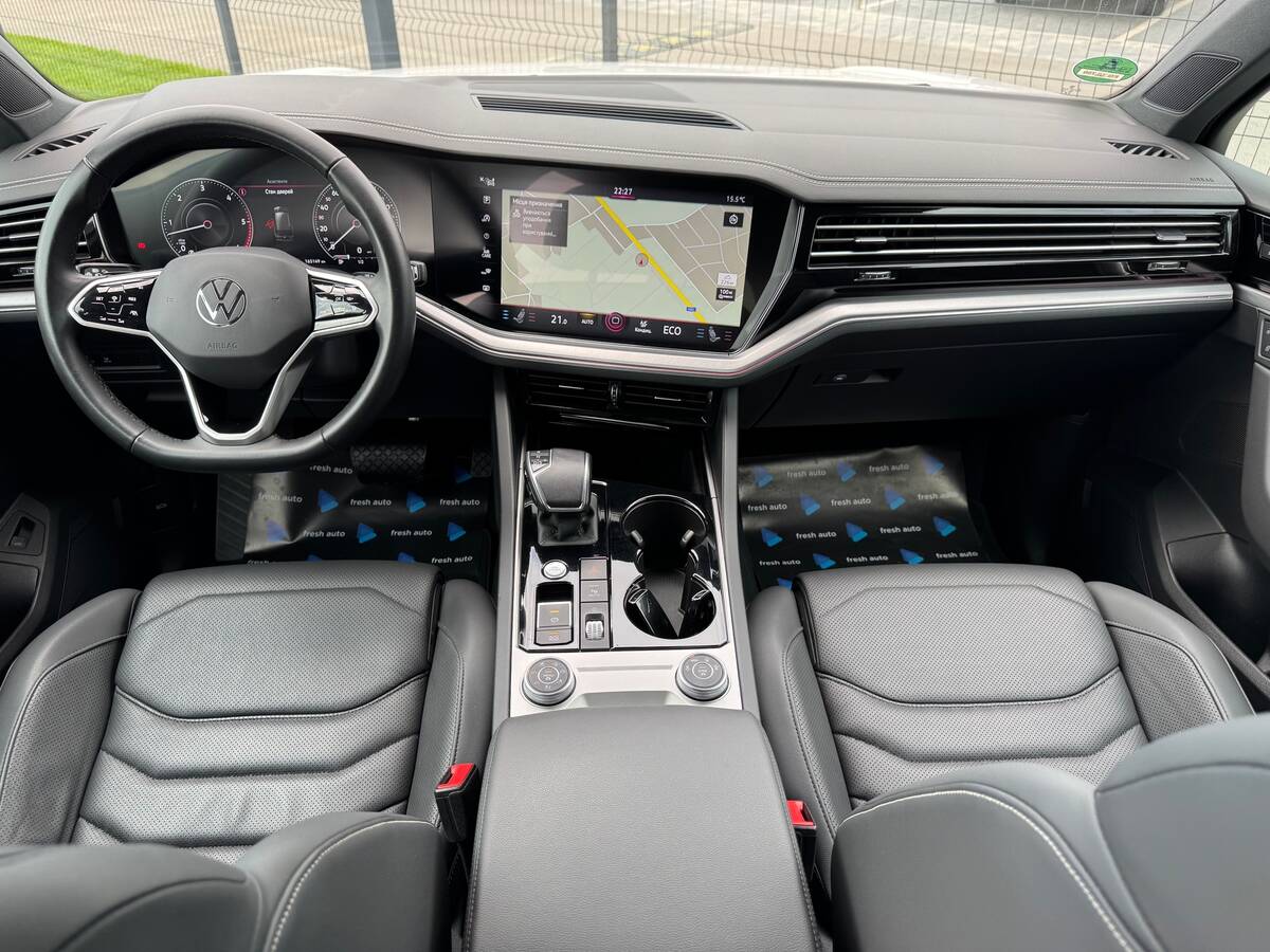 Volkswagen Touareg R 2022 - Тип кузова: SUV / Crossover 