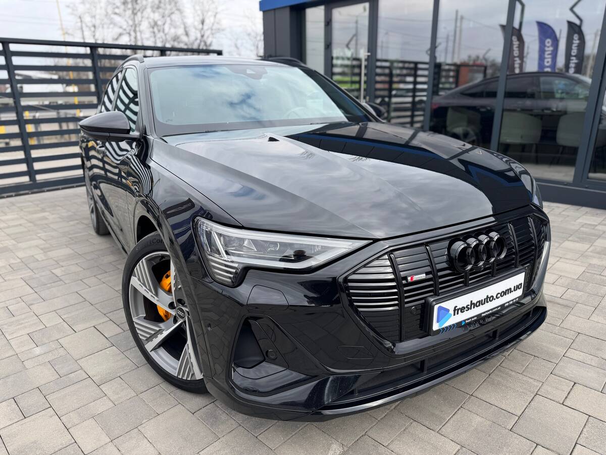 Audi e-tron 2022 - Запас ходу: 400 км