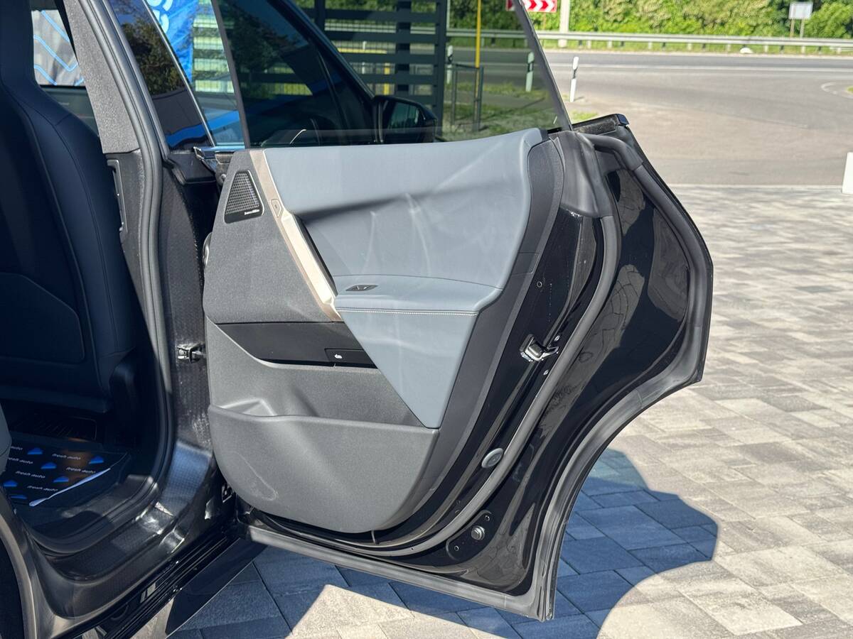 BMW iX 2023 - фреш авто