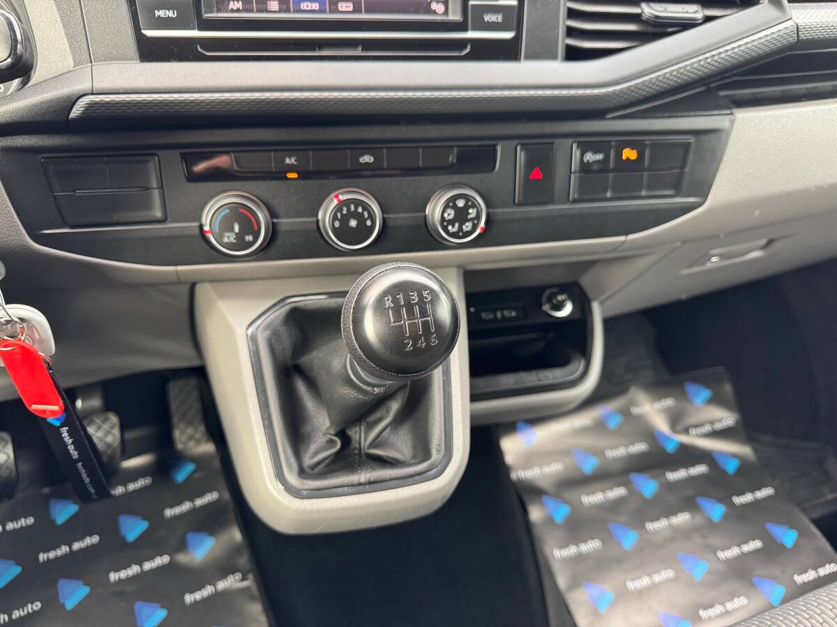 Volkswagen Transporter 2020 - Transmission: Manual 