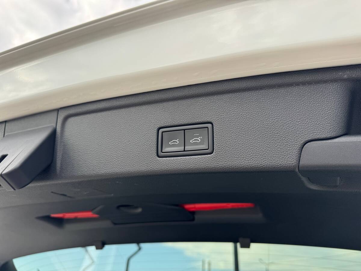 Volkswagen Touareg R 2022 - Location: In Ukraine 