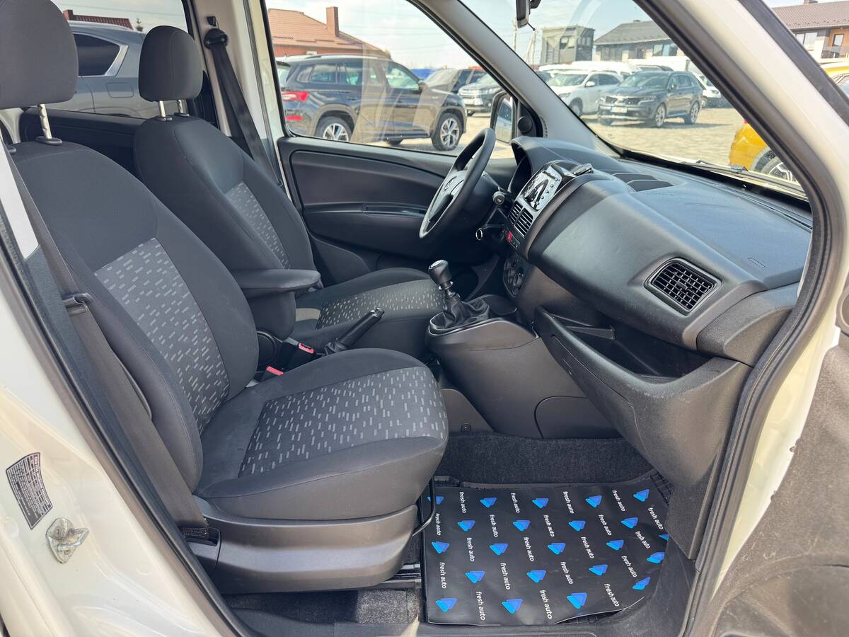 Opel Combo 2018 - Number Of Seats: 5 