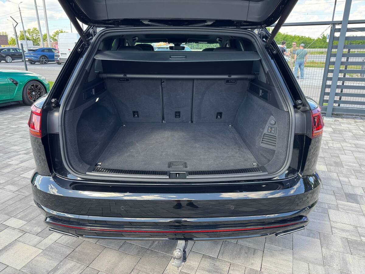 Volkswagen Touareg 2022 - Комплектація: R R 