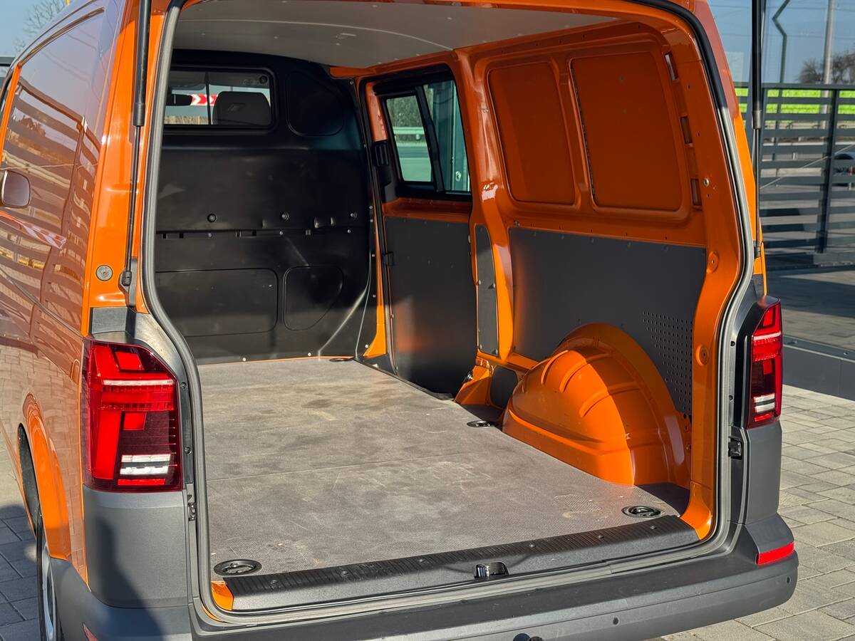 Volkswagen Transporter 2020 - Number Of Seats: 3 