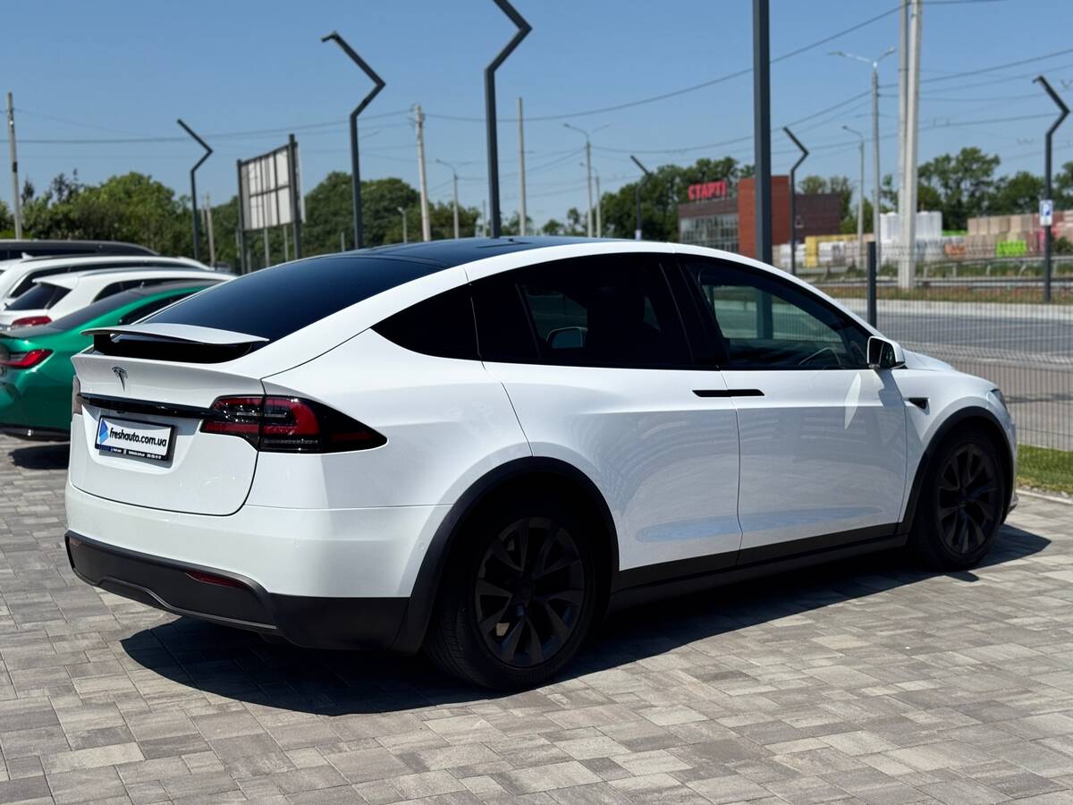 Tesla Model X 2022