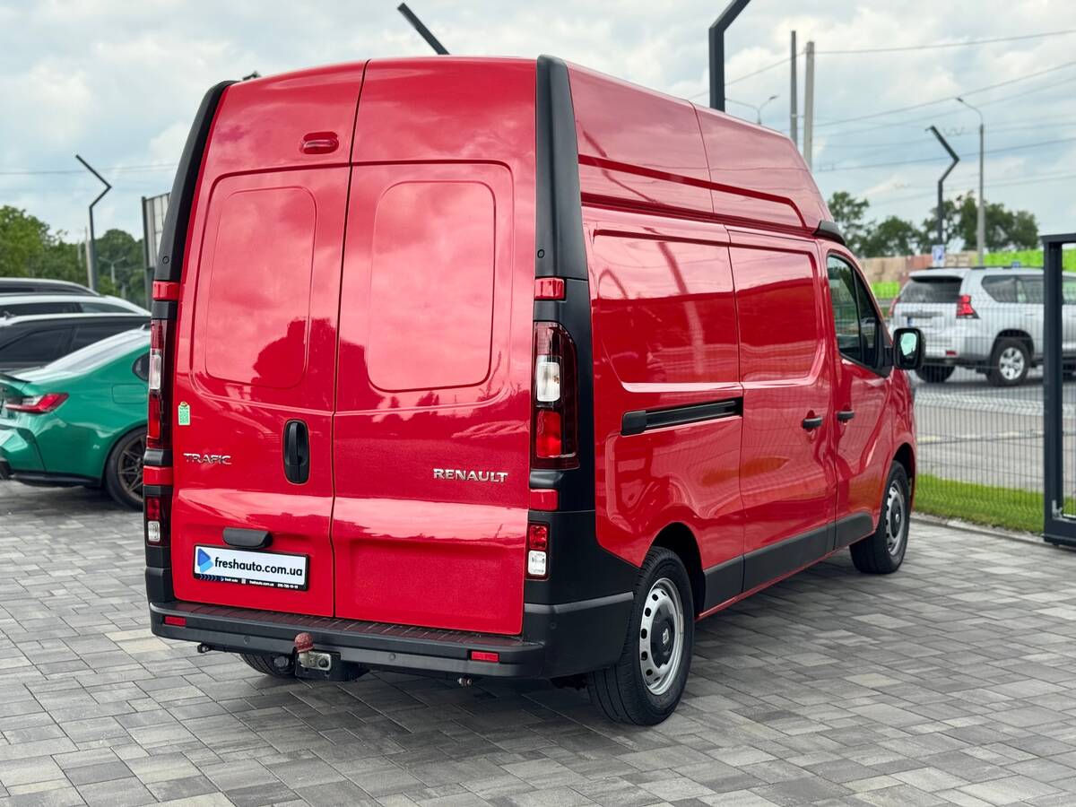 Renault Trafic 2023 - фреш авто