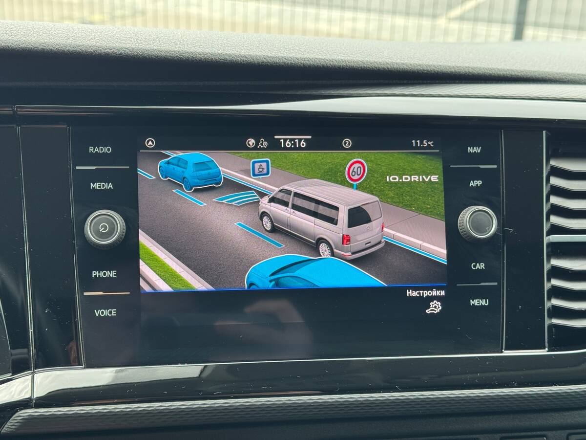 Volkswagen Transporter 2022 - Transmission: Manual 