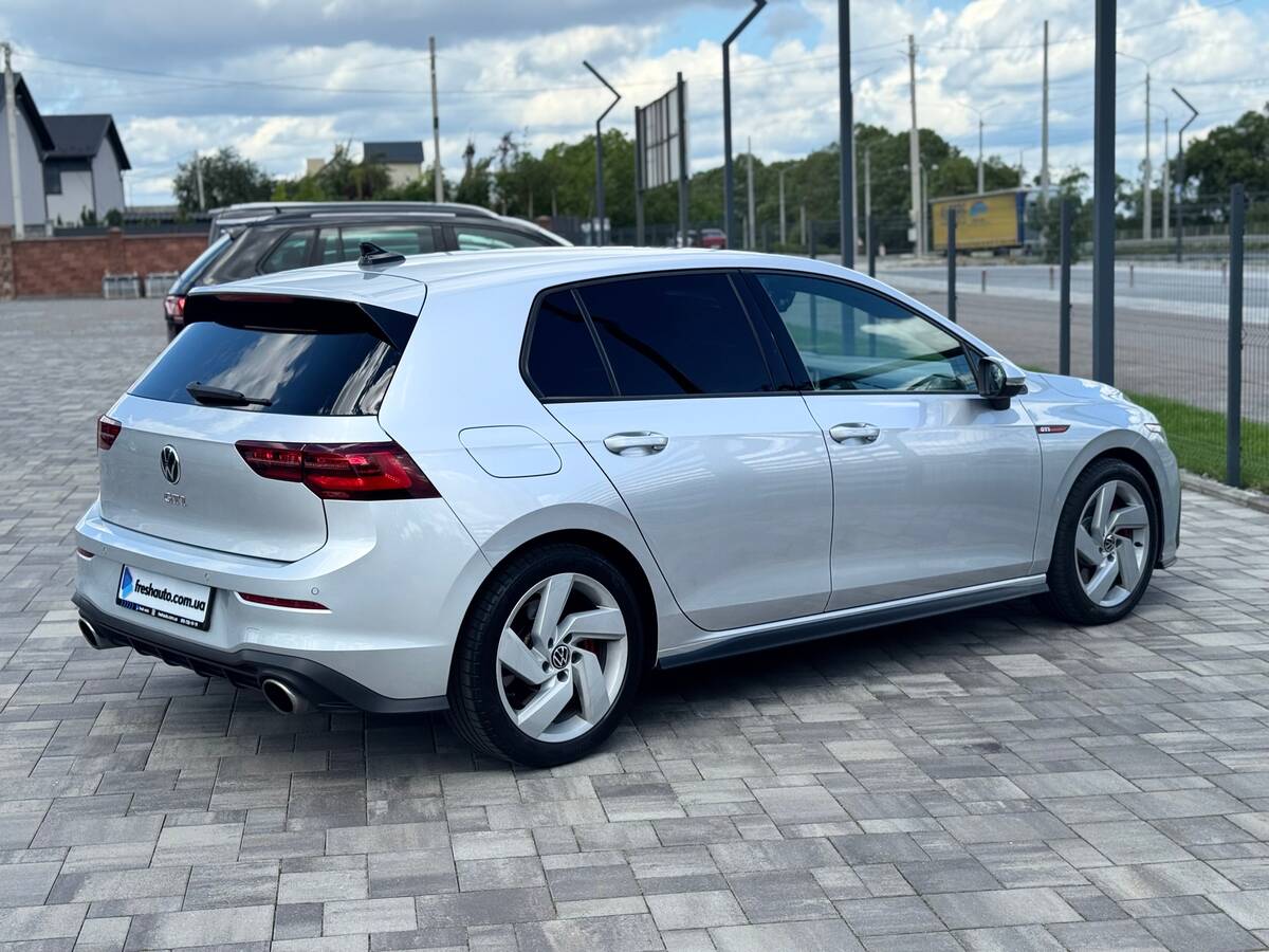 Volkswagen Golf GTI 2021 (Фольксваген Гольф GTI) — фото 3 з 5