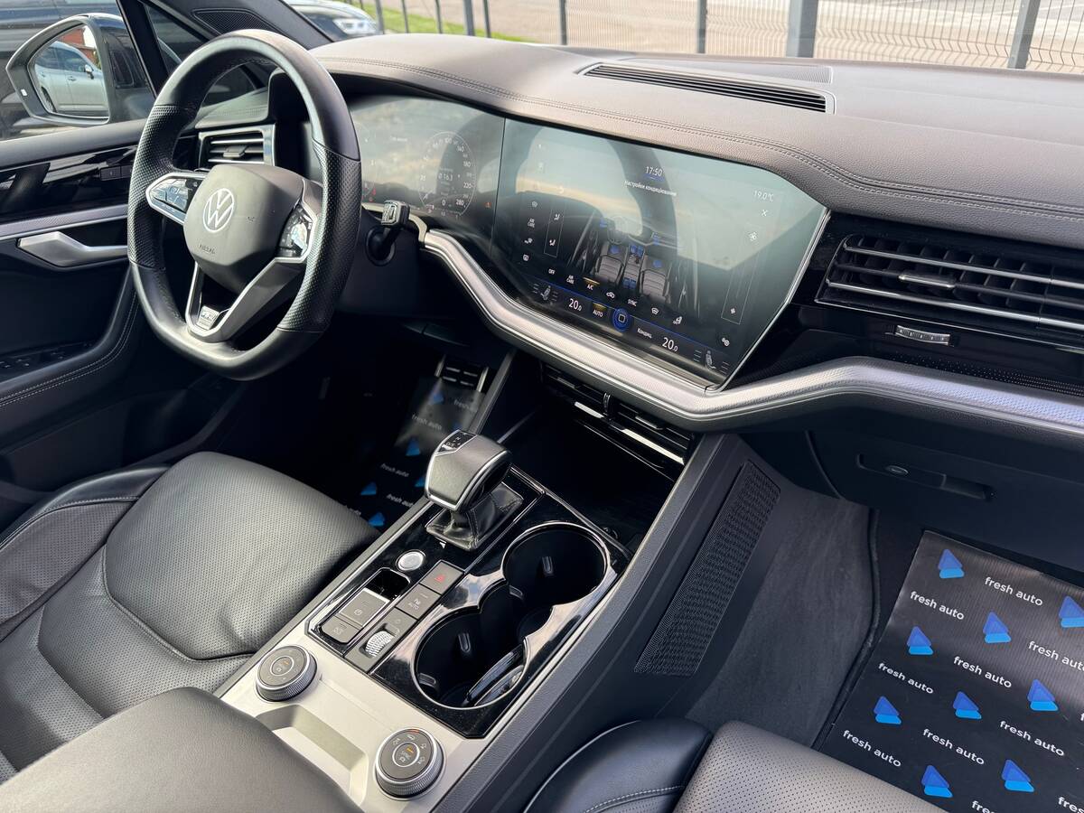 Volkswagen Touareg 2020 - fresh avto