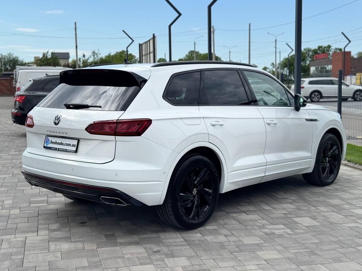 Volkswagen Touareg R 2022 - Number Of Seats: 5 