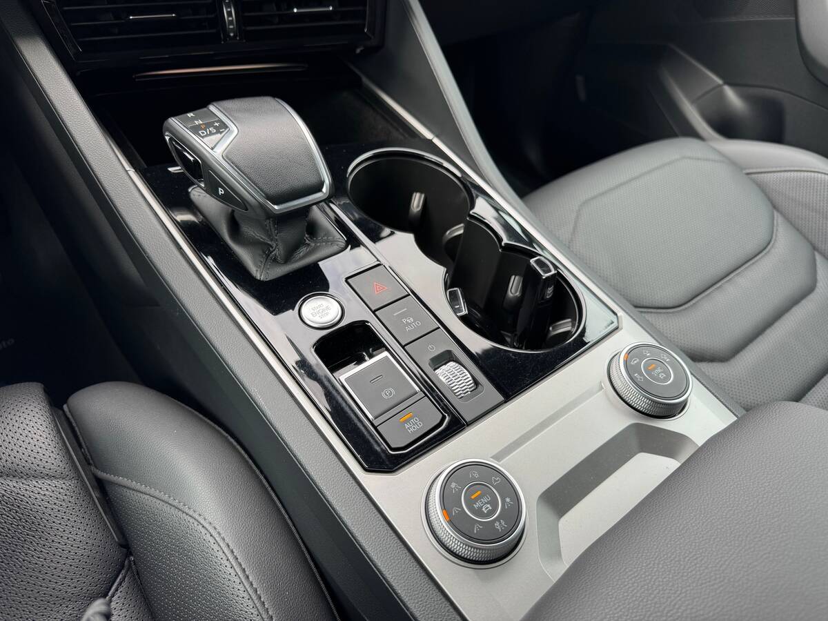 Volkswagen Touareg R 2022 - Тип авто: Passengers 